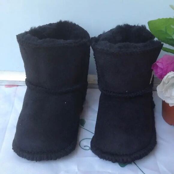 New warm leather lined boots baby size 2, 7-12 months - Picture 1 of 2